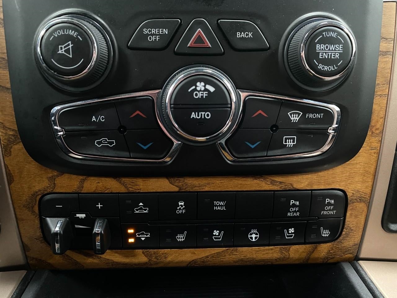 2015 RAM 1500 4WD Crew Cab 140.5 Laramie Longhorn