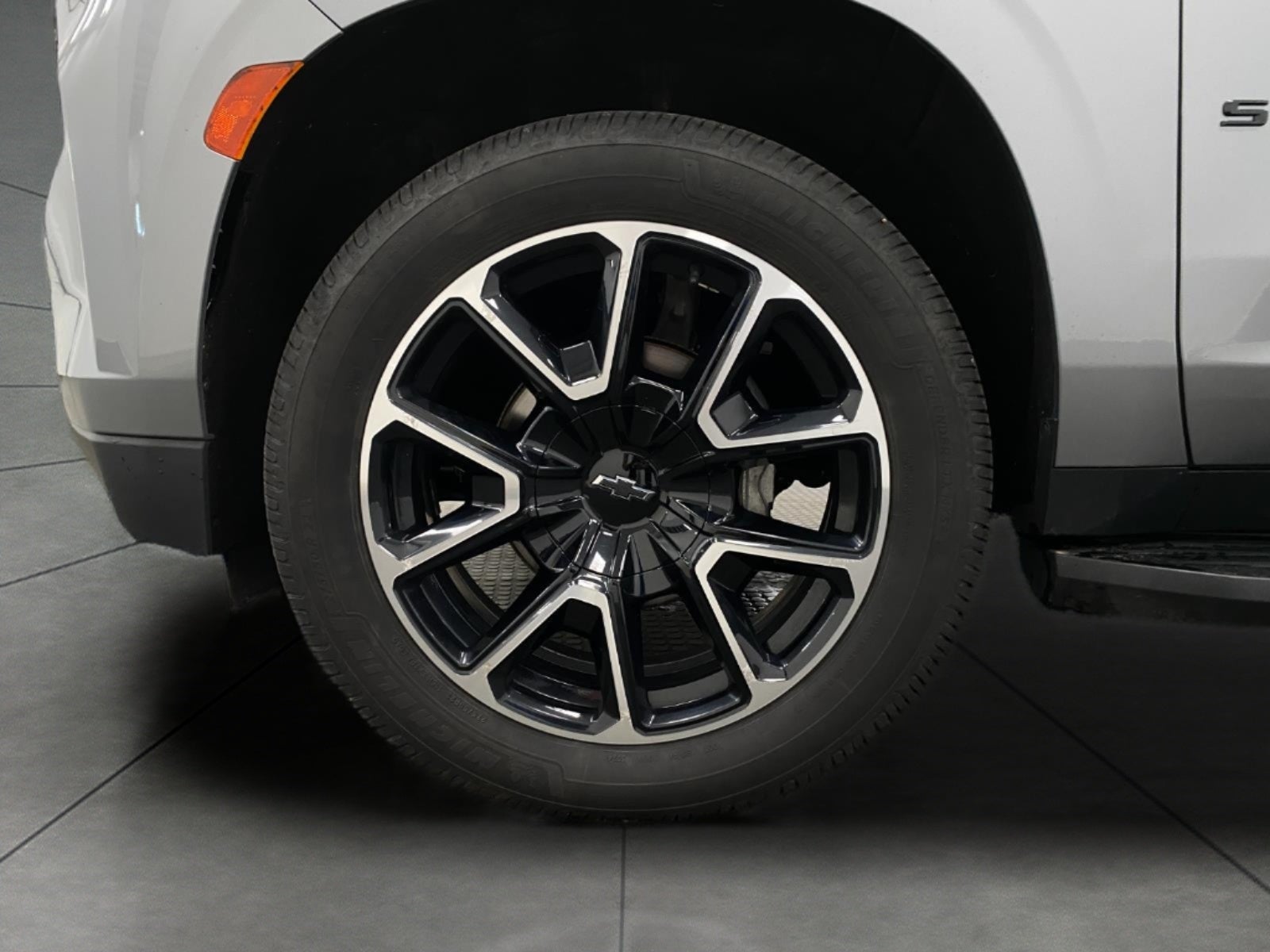 2023 Chevrolet Suburban 4WD 4dr RST