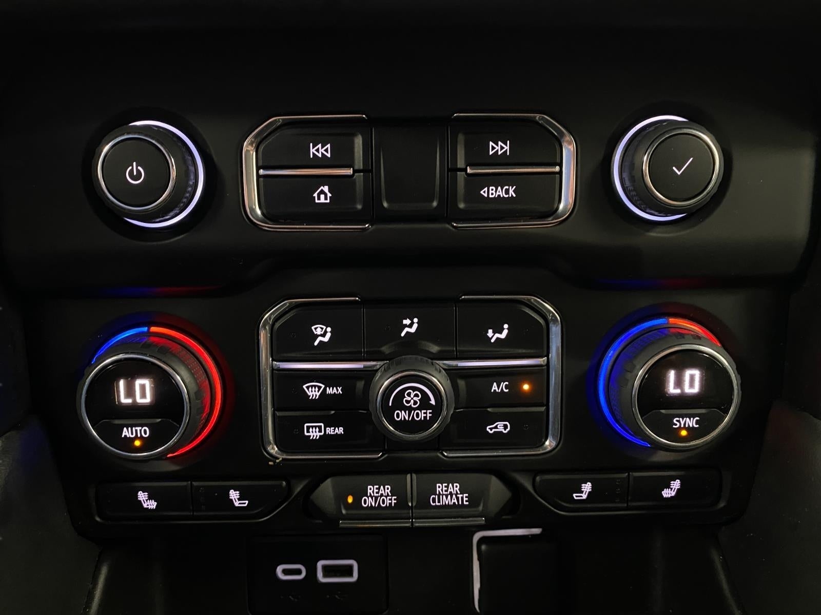 2023 Chevrolet Suburban 4WD 4dr RST