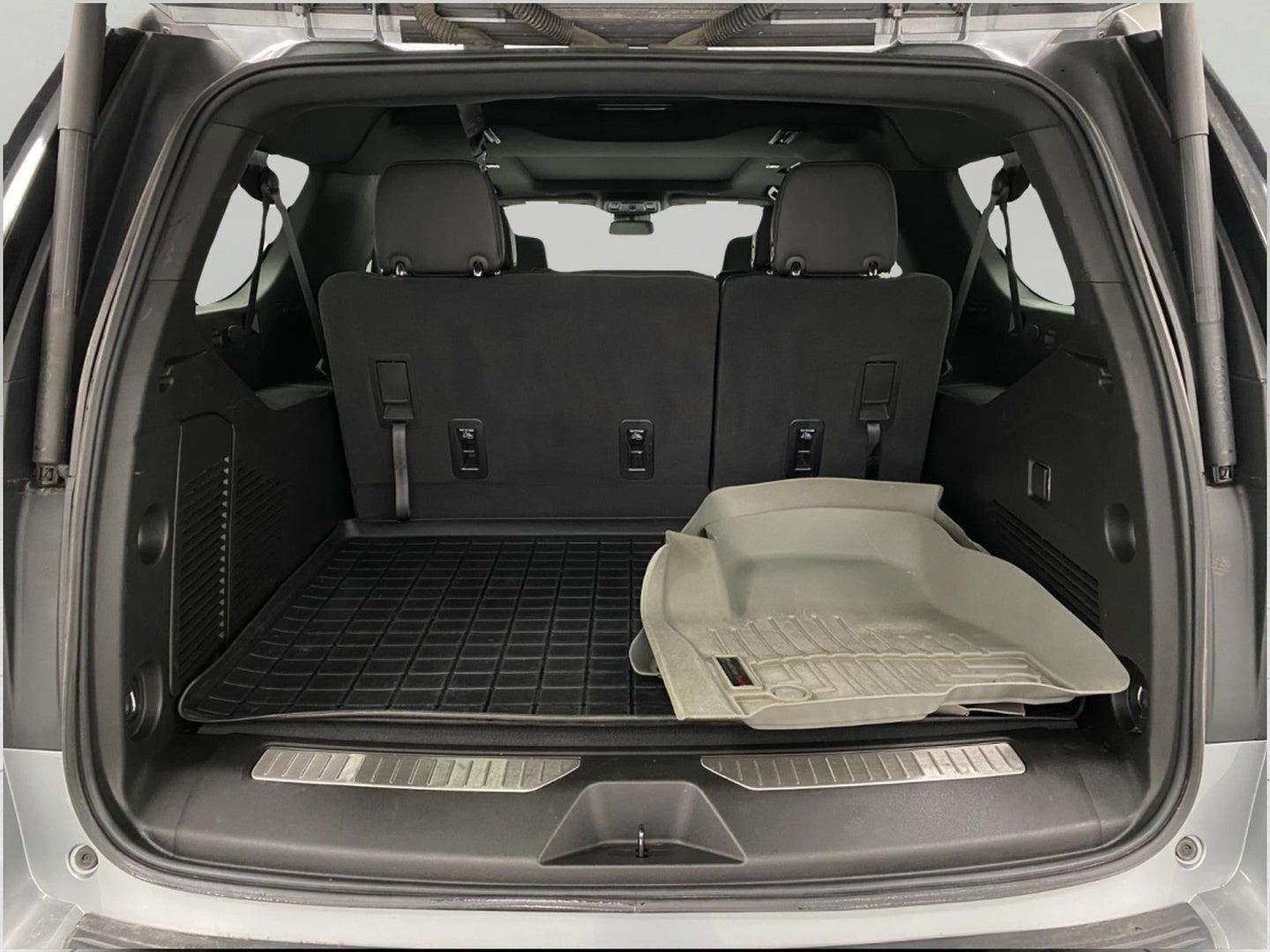 2023 Chevrolet Suburban 4WD 4dr RST