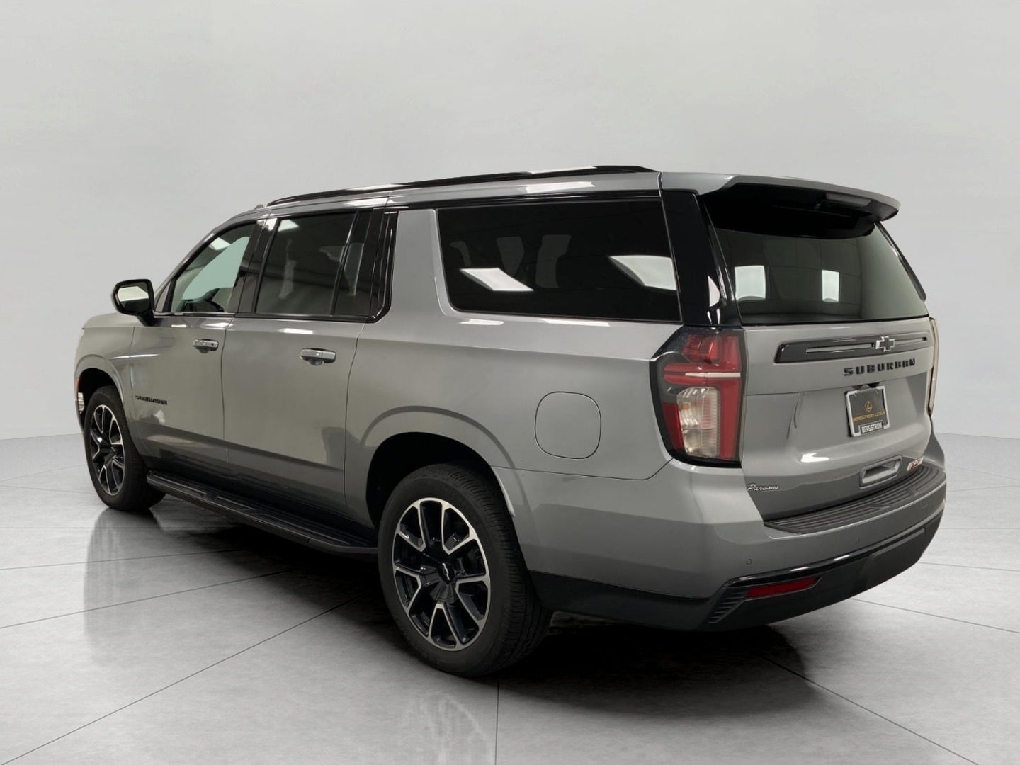 2023 Chevrolet Suburban 4WD 4dr RST