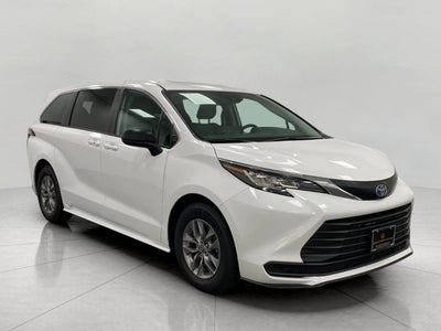 2022 Toyota Sienna LE FWD 8-Passenger