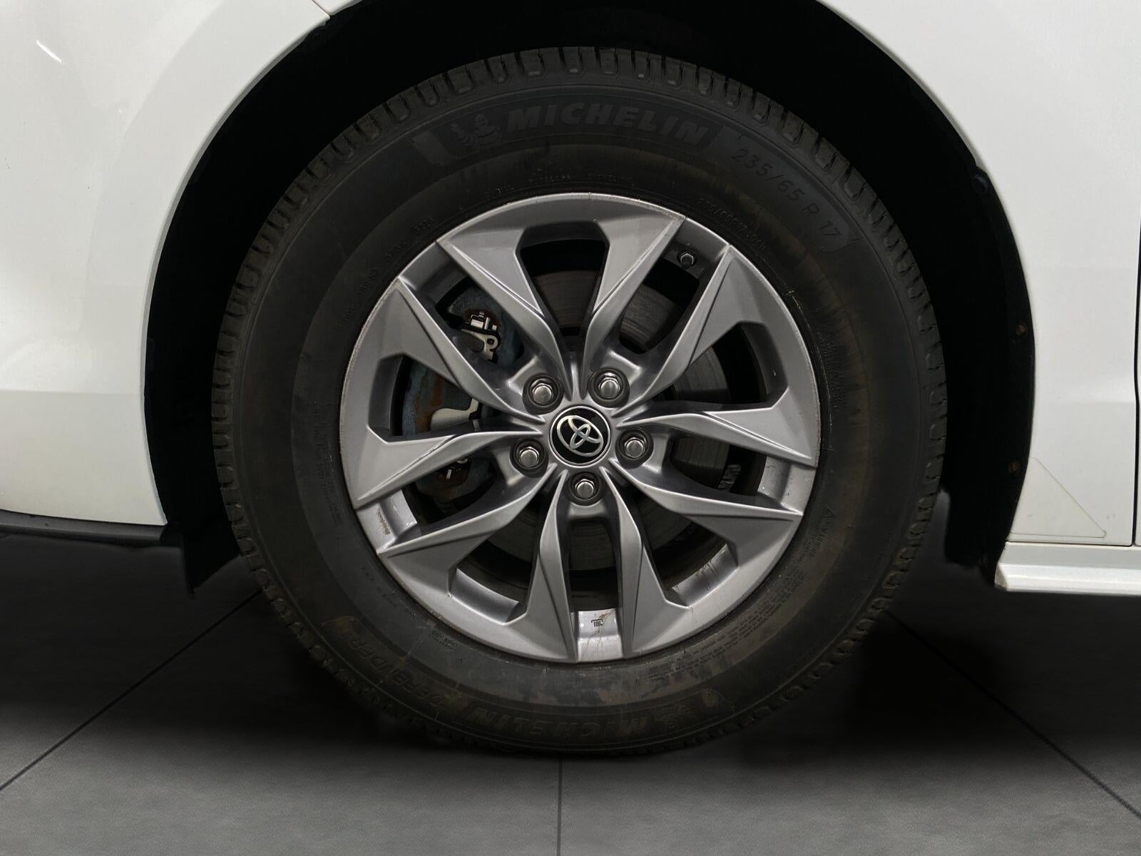 2022 Toyota Sienna LE FWD 8-Passenger