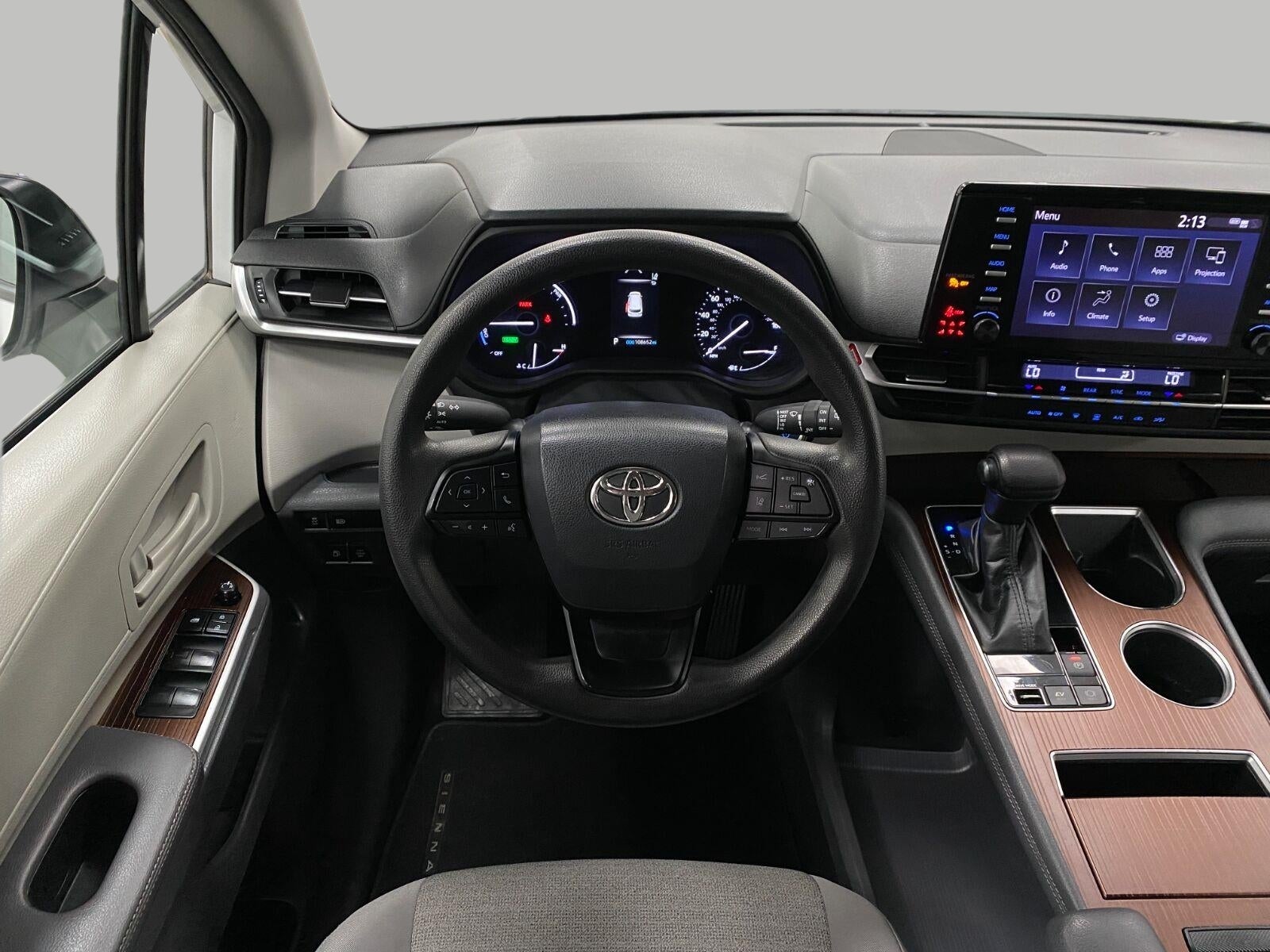 2022 Toyota Sienna LE FWD 8-Passenger