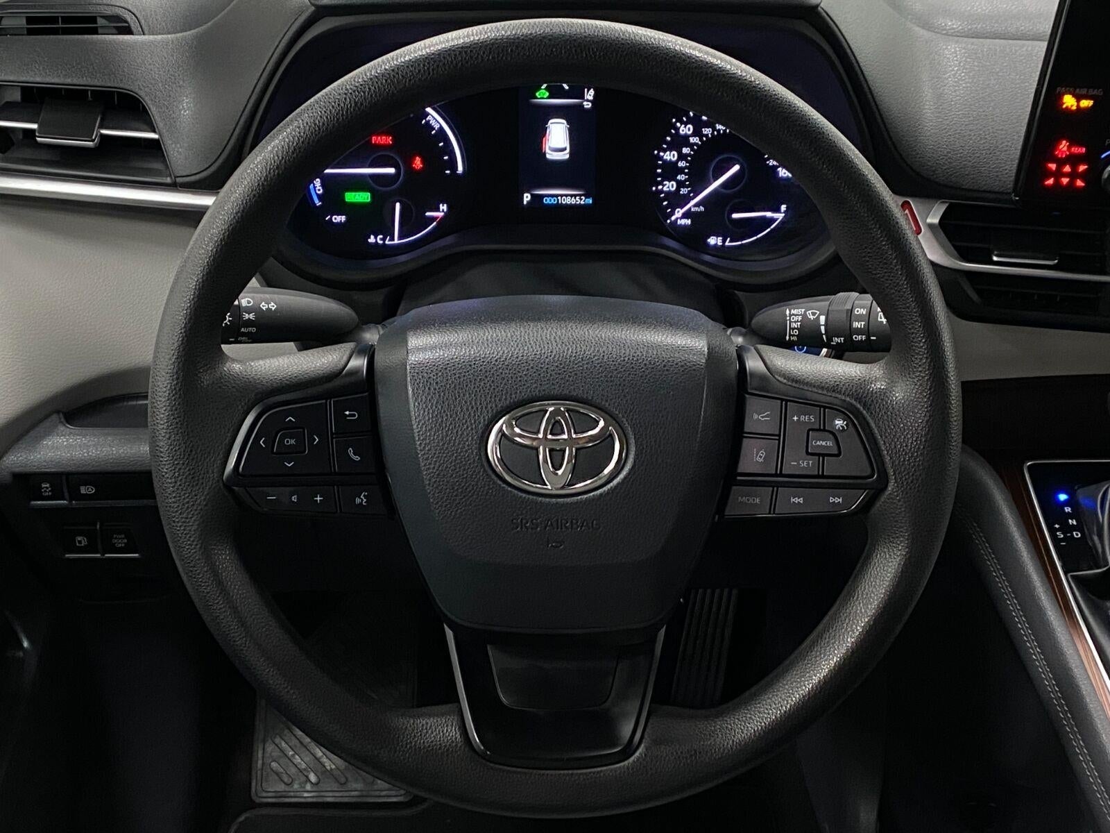 2022 Toyota Sienna LE FWD 8-Passenger