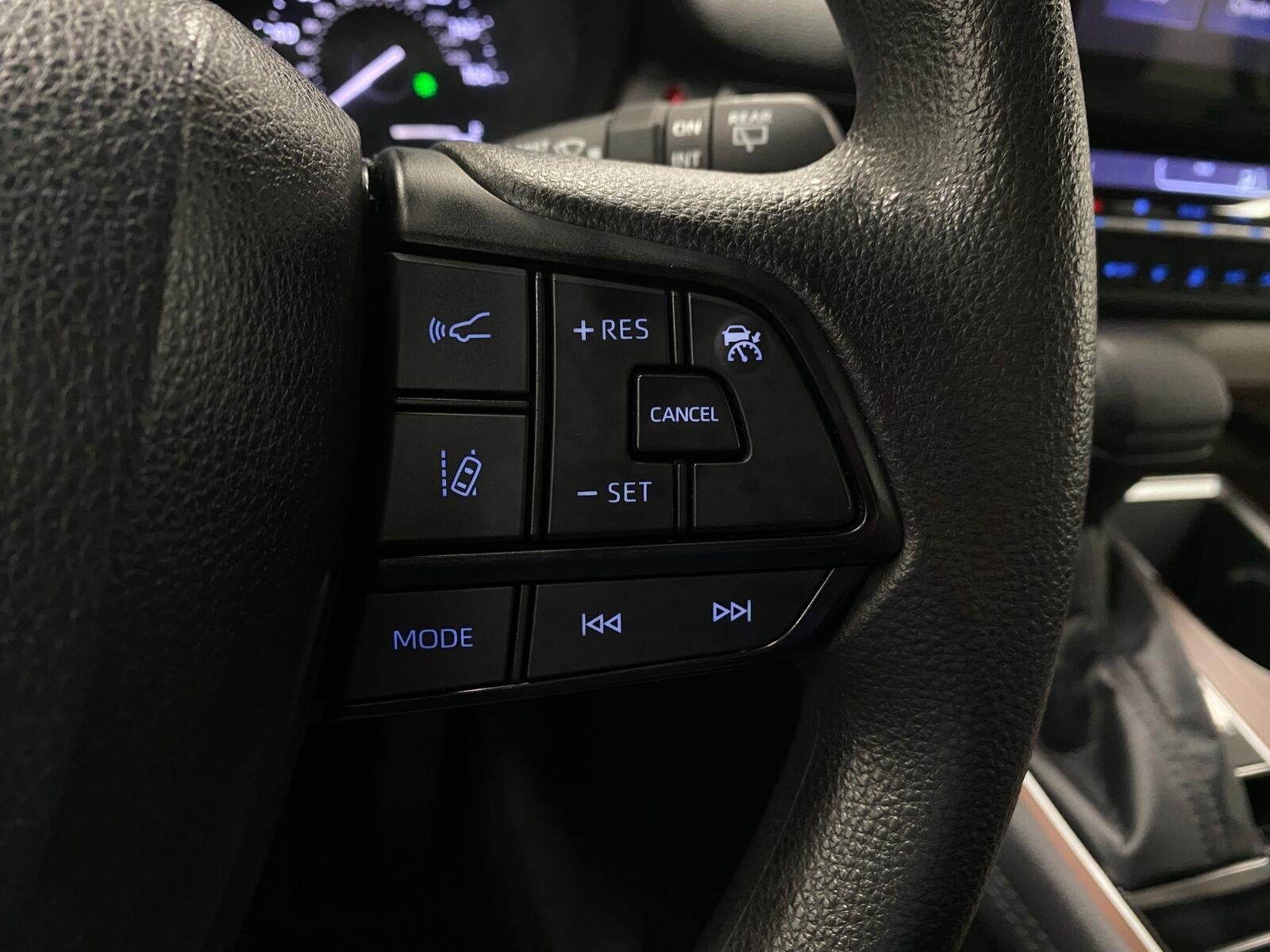 2022 Toyota Sienna LE FWD 8-Passenger