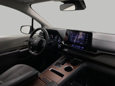 2022 Toyota Sienna LE FWD 8-Passenger