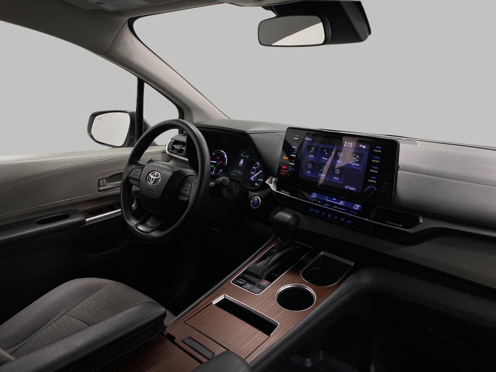 2022 Toyota Sienna LE FWD 8-Passenger