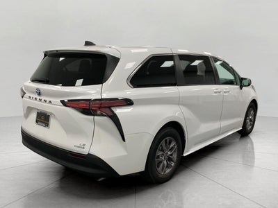 2022 Toyota Sienna LE FWD 8-Passenger
