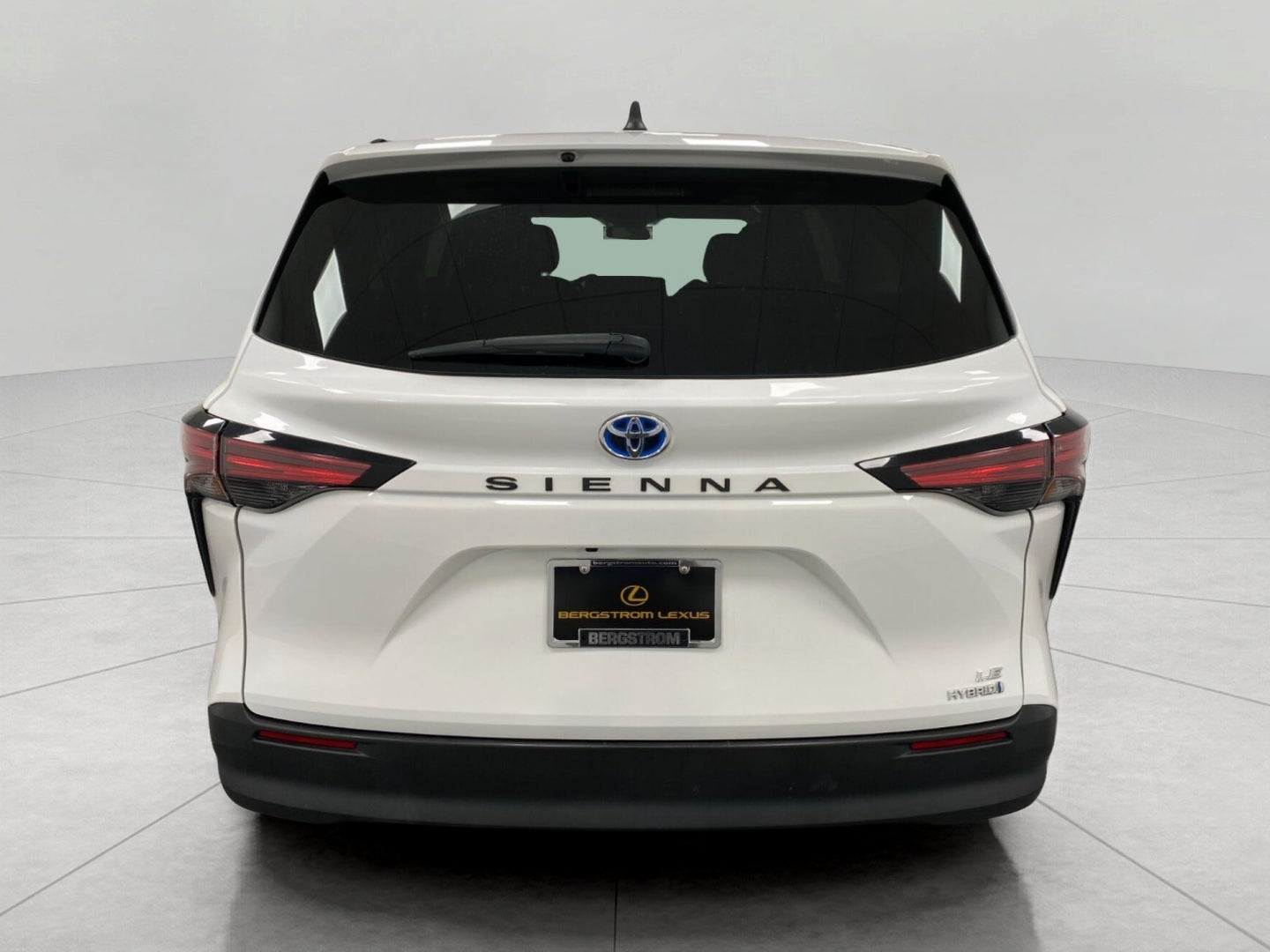 2022 Toyota Sienna LE FWD 8-Passenger