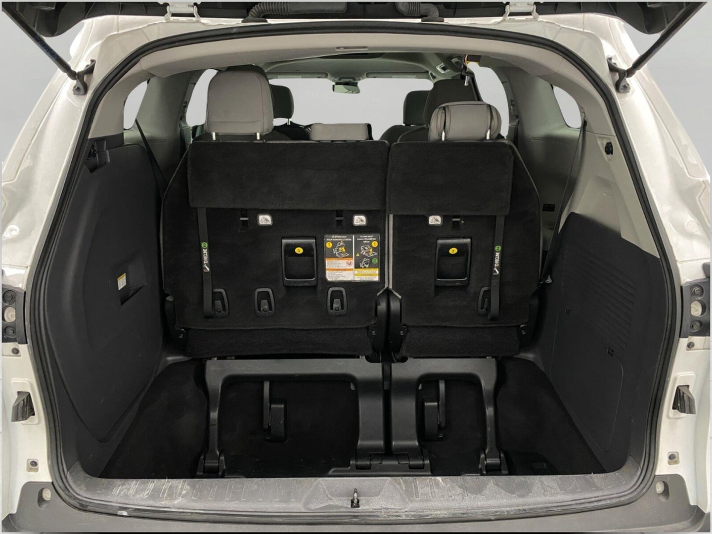 2022 Toyota Sienna LE FWD 8-Passenger