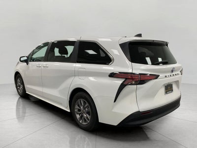 2022 Toyota Sienna LE FWD 8-Passenger