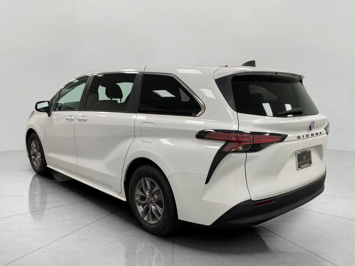 2022 Toyota Sienna LE FWD 8-Passenger