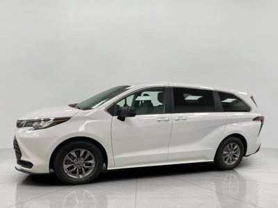 2022 Toyota Sienna LE FWD 8-Passenger