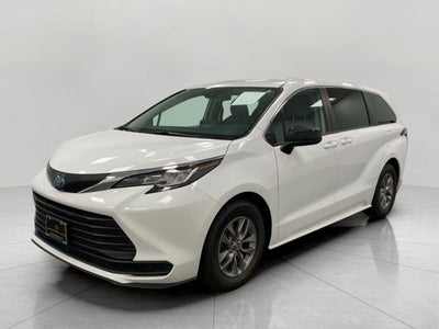 2022 Toyota Sienna LE FWD 8-Passenger
