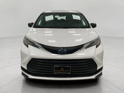 2022 Toyota Sienna LE FWD 8-Passenger