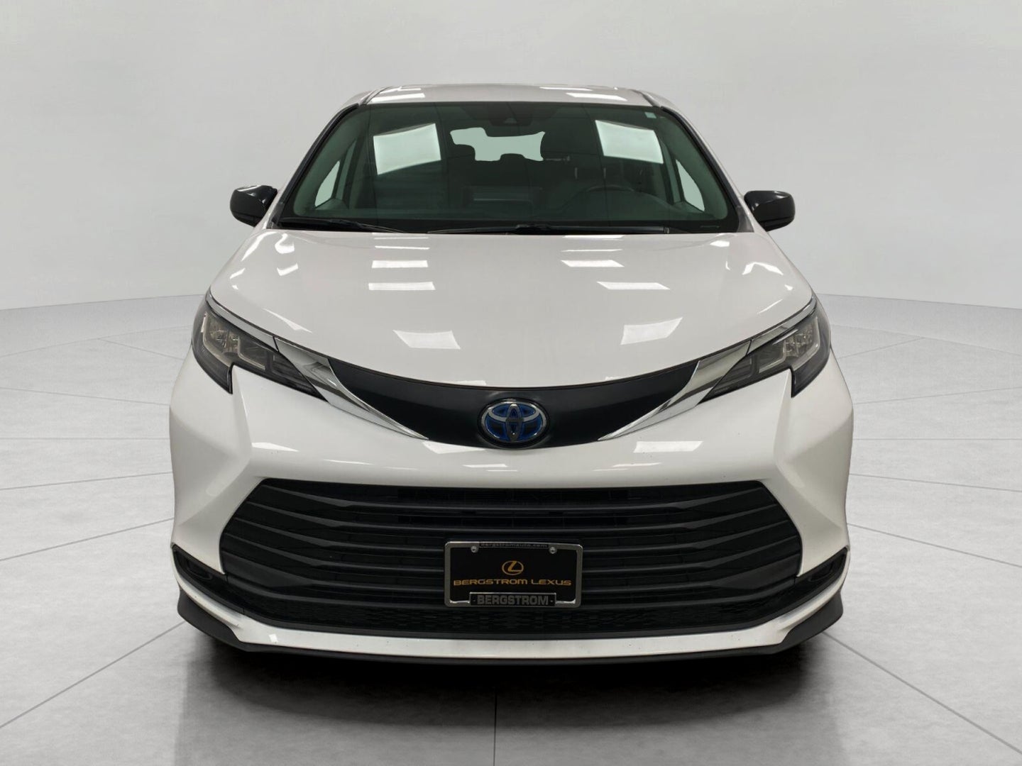 2022 Toyota Sienna LE FWD 8-Passenger