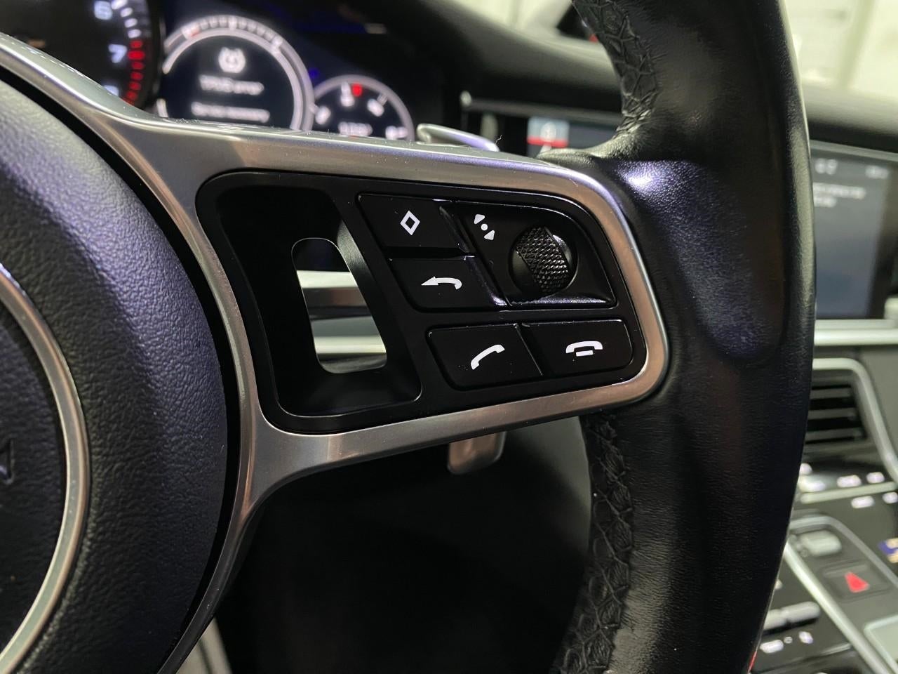 2018 Porsche PANAMERA Base