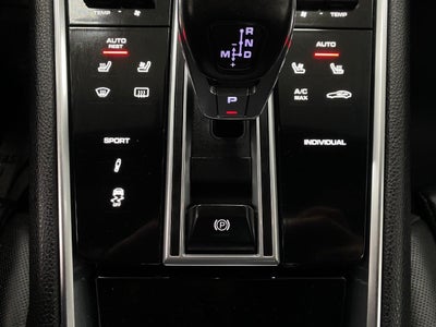 2018 Porsche PANAMERA Base