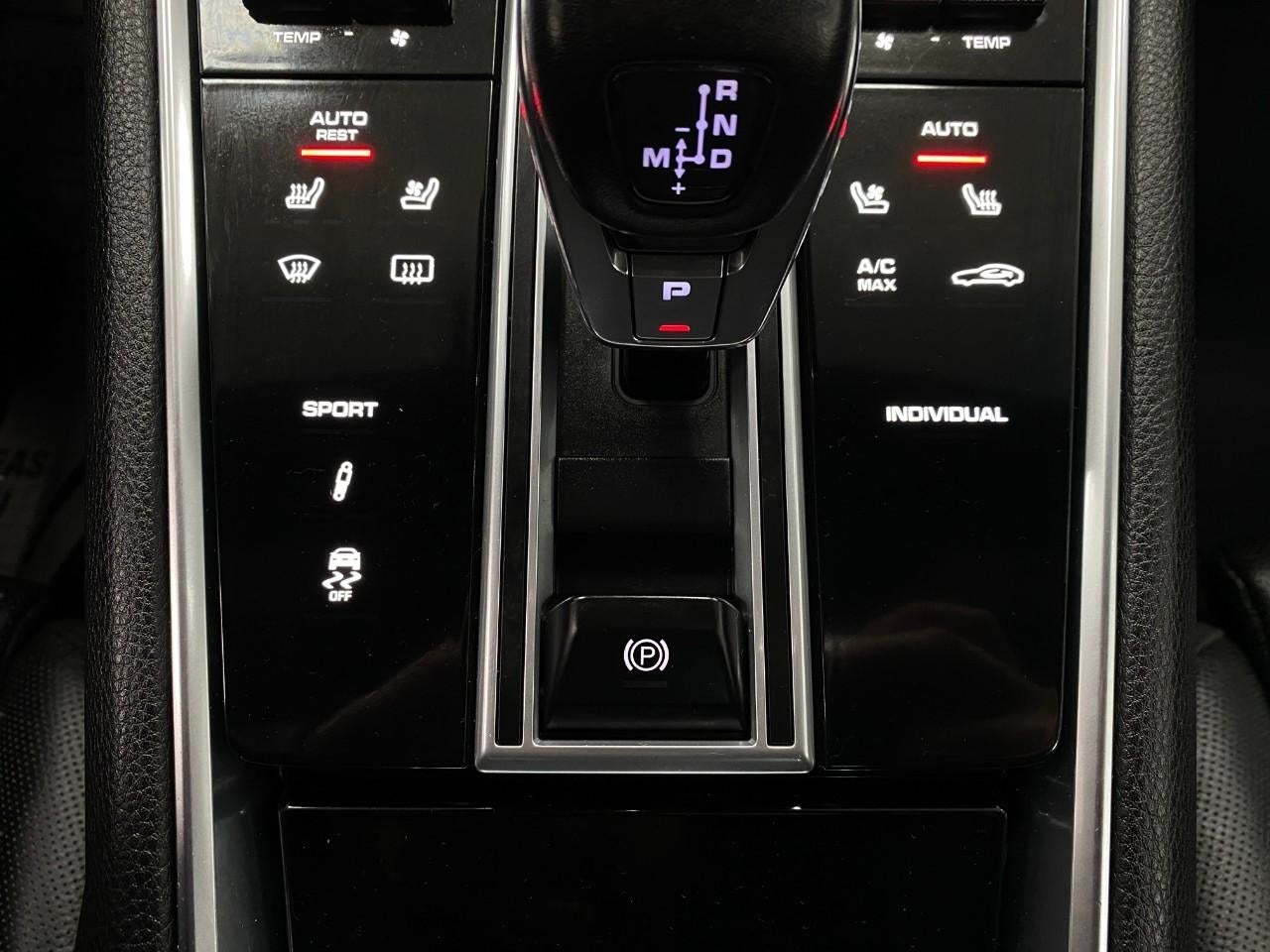 2018 Porsche PANAMERA Base