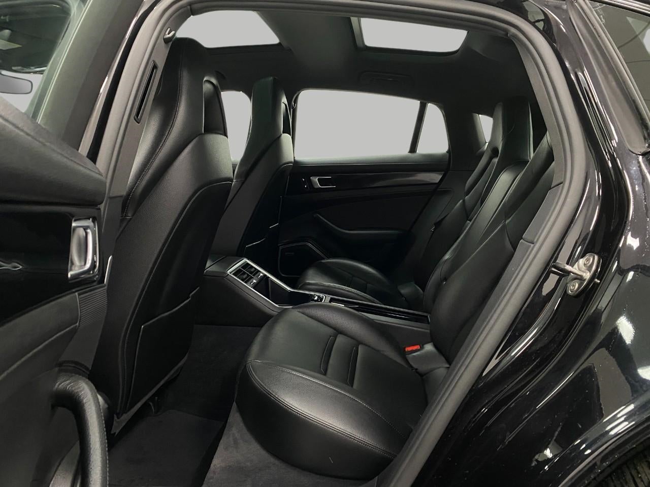 2018 Porsche PANAMERA Base