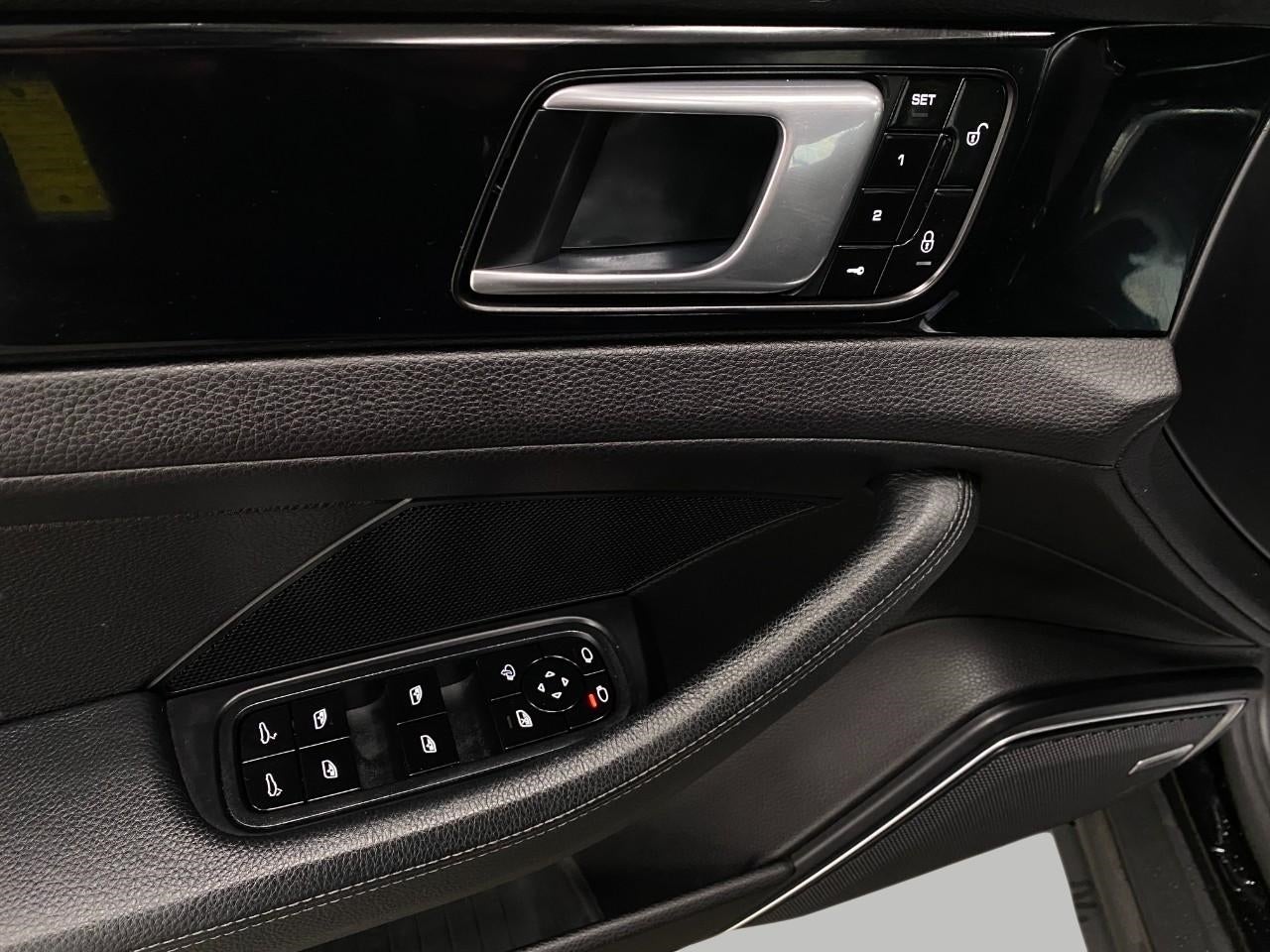 2018 Porsche PANAMERA Base