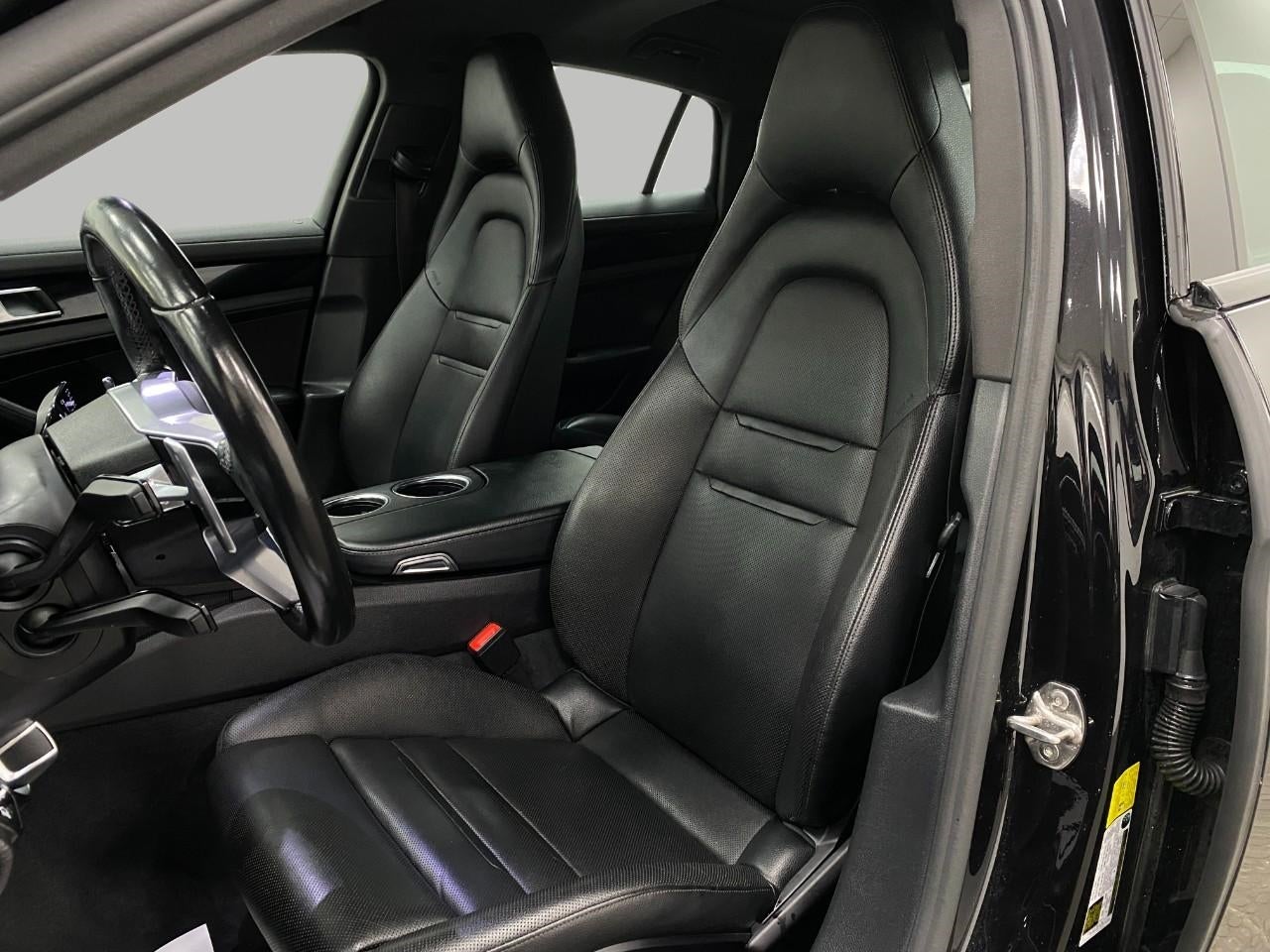 2018 Porsche PANAMERA Base