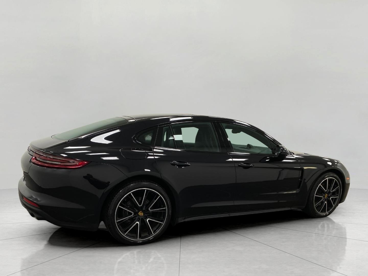 2018 Porsche PANAMERA Base