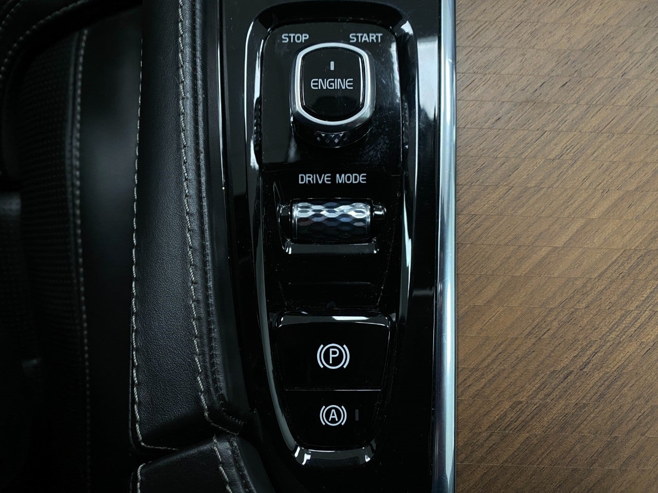 2017 Volvo XC90 T8 eAWD Plug-In Hybrid 7-Passenger Inscription