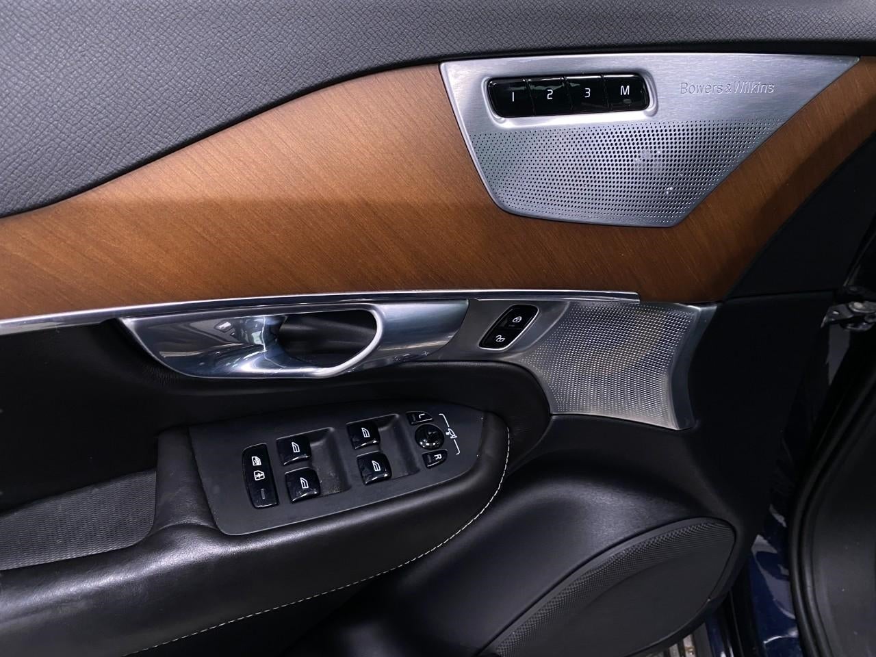 2017 Volvo XC90 T8 eAWD Plug-In Hybrid 7-Passenger Inscription