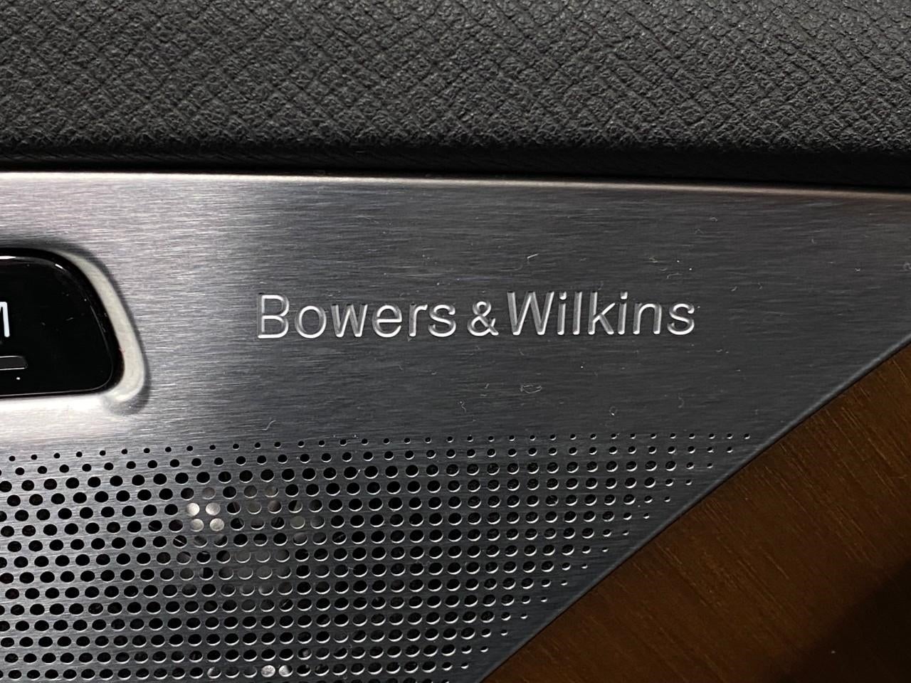 2017 Volvo XC90 T8 eAWD Plug-In Hybrid 7-Passenger Inscription