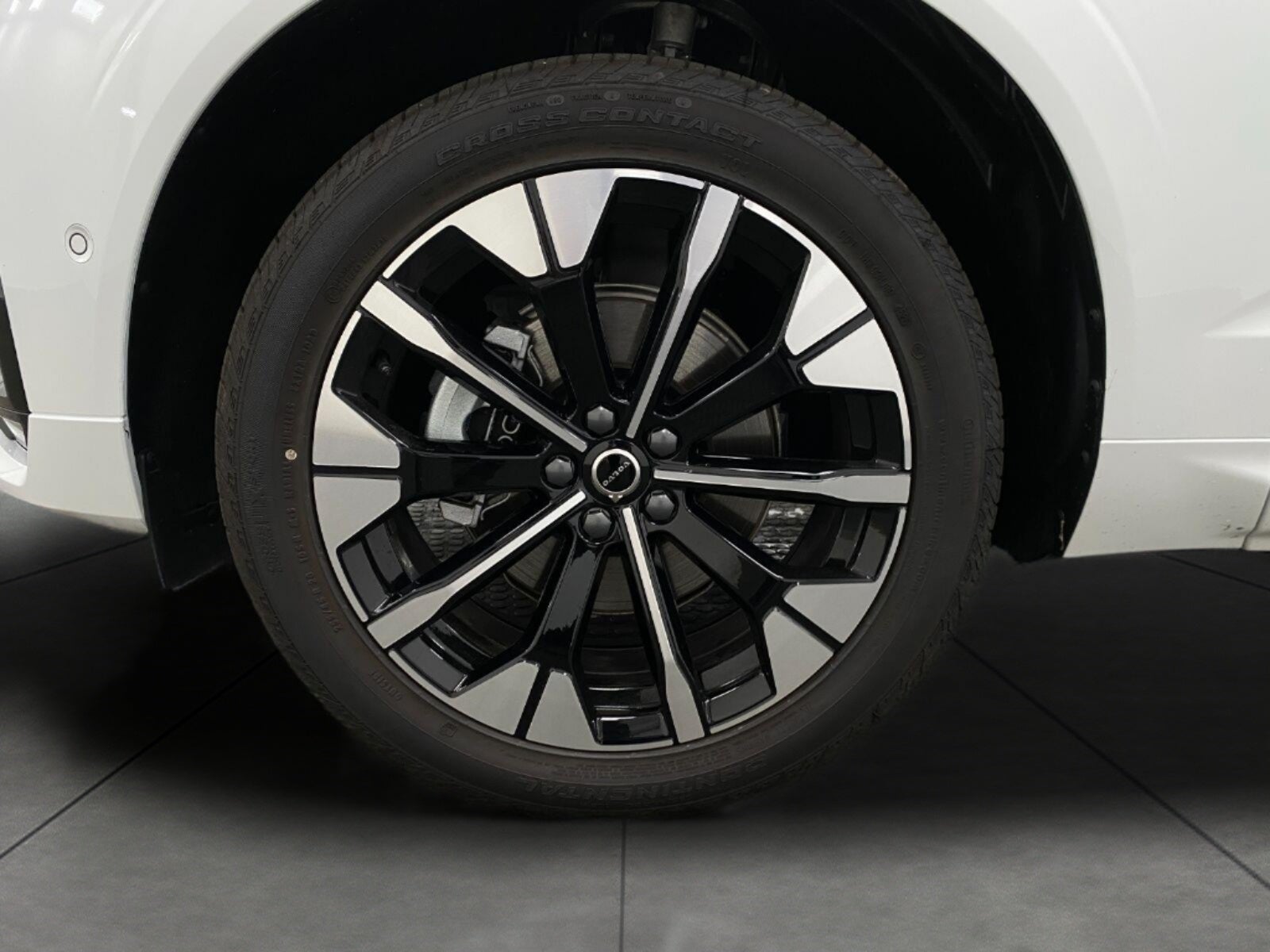 2026 Volvo XC60 B5 AWD Plus
