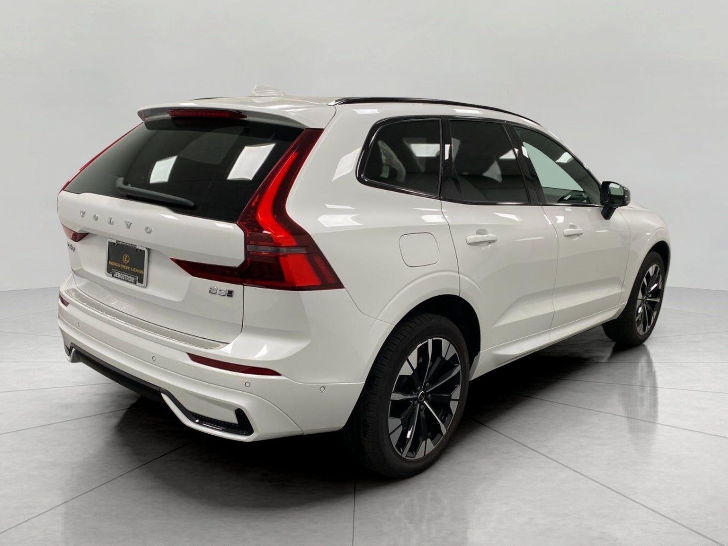 2026 Volvo XC60 B5 AWD Plus