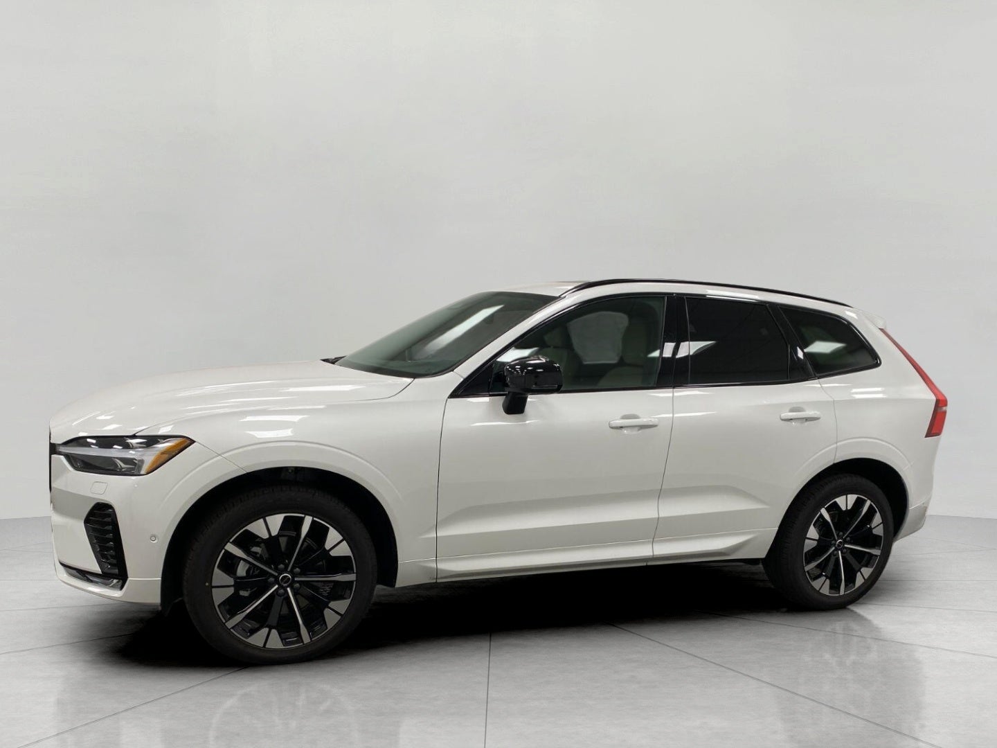 2026 Volvo XC60 B5 AWD Plus